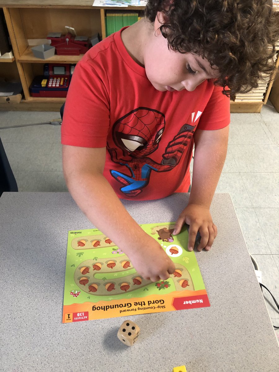 MsMeganMcCann's tweet photo. Practicing making groups, skip counting and adding skills @WellingtonCath #CampBlast #Mathology https://t.co/shK62J6Z2W