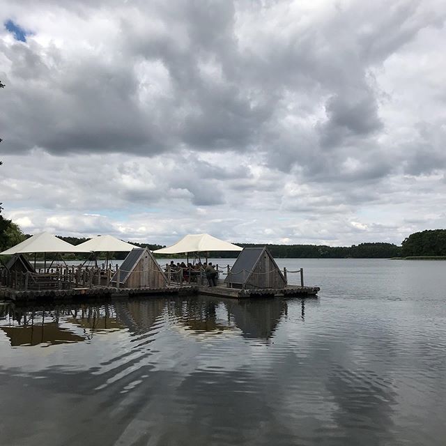 Uckermark_tmu's tweet photo. In Lychen „steht“ man ja auf Wasser! Für euch schon mal zum Vormerken, das 23. Flößerfest vom 2. bis zum 4. August.
#uckermark #uckermark_erleben #floß #tradition #fest #flößerfest #lychen #naturpark #naturparkuckermärkischeseen #festwochenende #wochene… https://t.co/2vWCa2S2zm https://t.co/UoP8A91eit