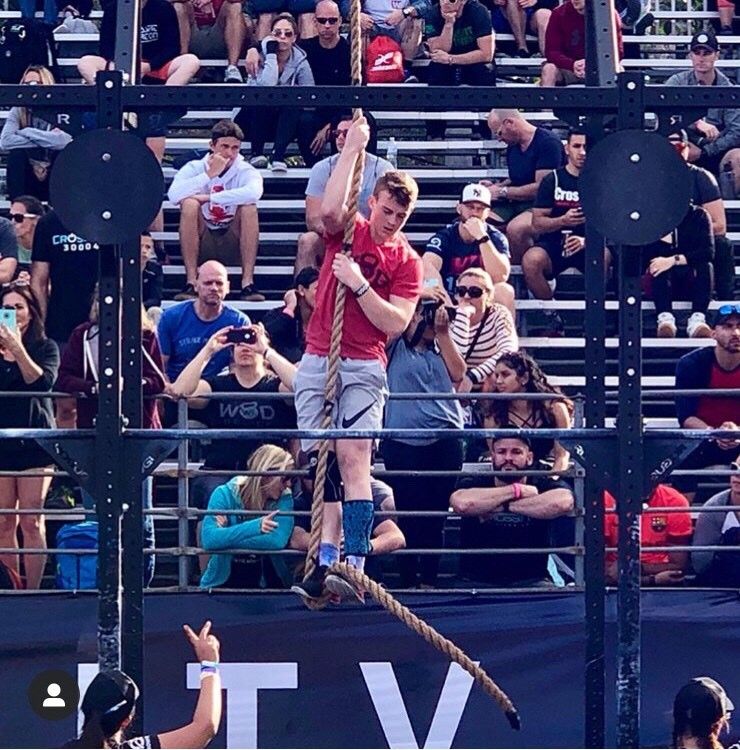 SMCS1852's tweet photo. Grade 11 student, Jack Farlow is currently ranked 10th in the world of 2,399 boys 16-19 years old. This summer he’ll compete at the Reebok CrossFit Games. Read his story: https://t.co/Jvp4MDRgNA
#SMCSImpact #teachmeGDK #SMCSAthletics https://t.co/Z1EEa3rkTH