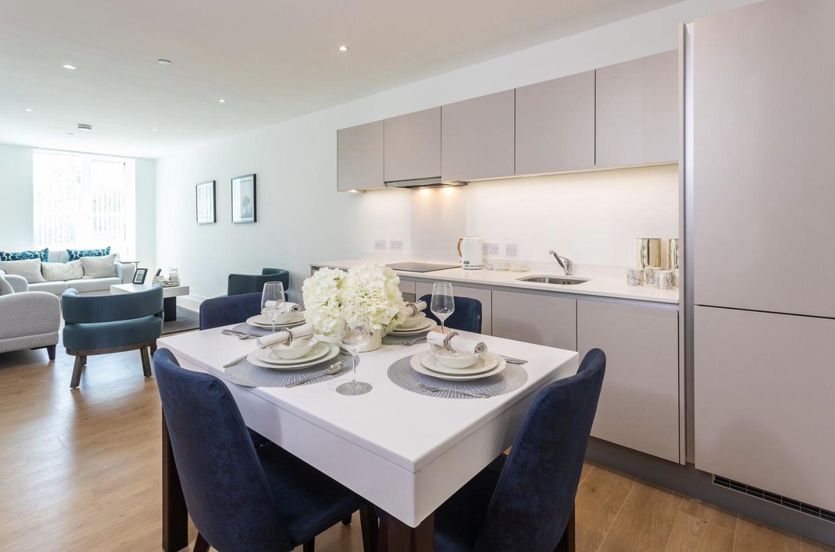 comerhomesgroup's tweet photo. Welcome to Royal Winchester House, a landmark building of #highspecification, 1 & 2 #bedroom #apartments to #rent at the heart of the new town centre of #Bracknell. Limited availability in phase 1, call 01344 408 400 or follow the link below https://t.co/nkyBu9pjF4 https://t.co/0s7GhggNGT