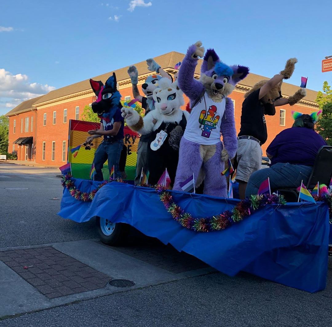 thotterroo's tweet photo. Furry pride parade! Tons of fun im so glad I went!
#lgbt #pride #furrypride #furry #pansexual #biromantic  #parade #festival #loveislove https://t.co/qnxa4t86Nq
