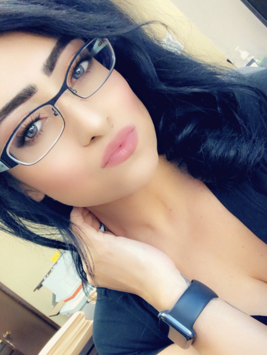 Omg_itss_patty's tweet image. Ugh it's gonna be a long day #nerdmode #glasses #work #goodmorning