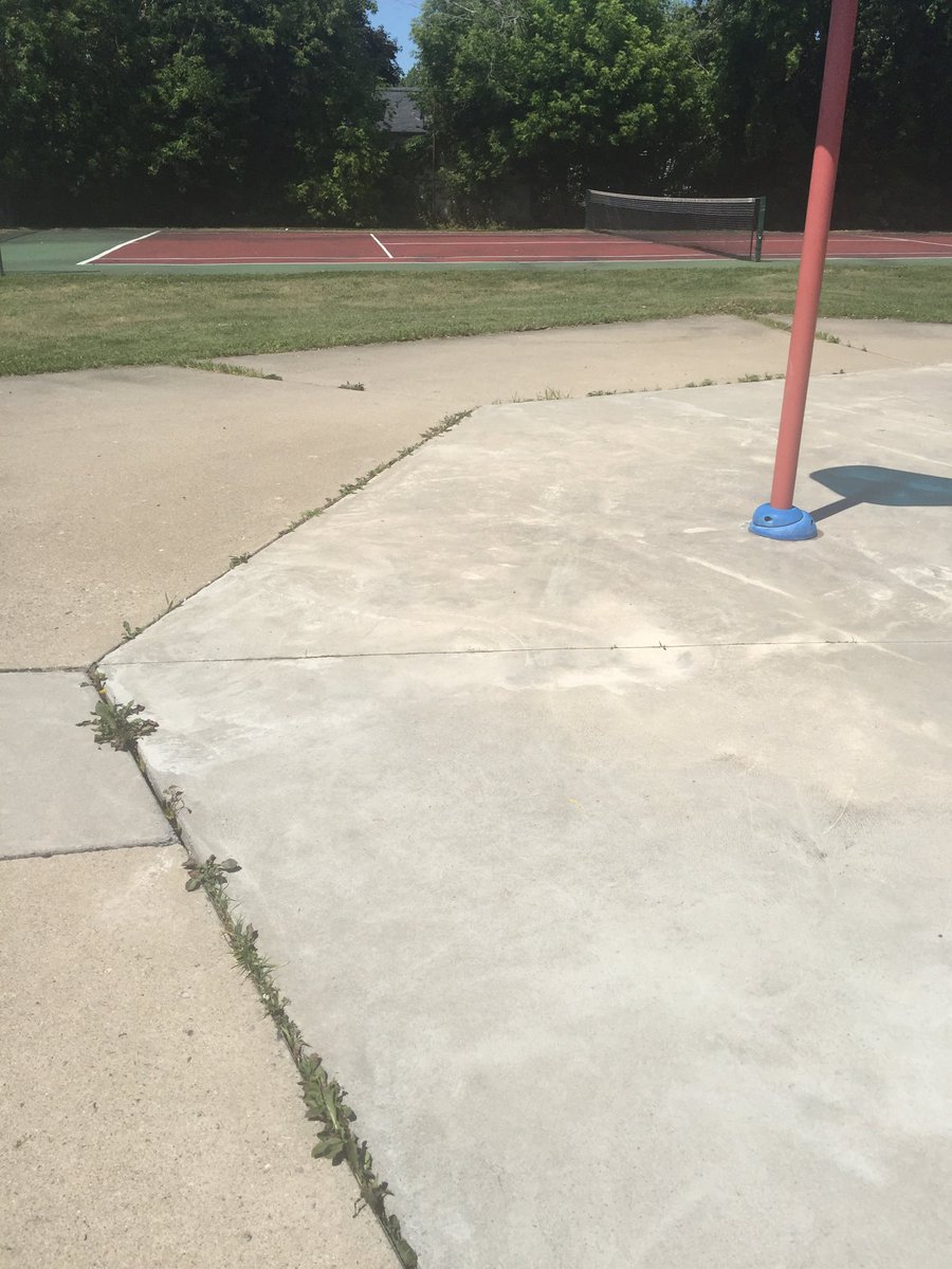 DoreyBennett's tweet photo. Ronald LaVallee Memorial Kiwanis Park is open. I think we can do better then this for the neighbourhood kids. https://t.co/83cuqJO4Bo