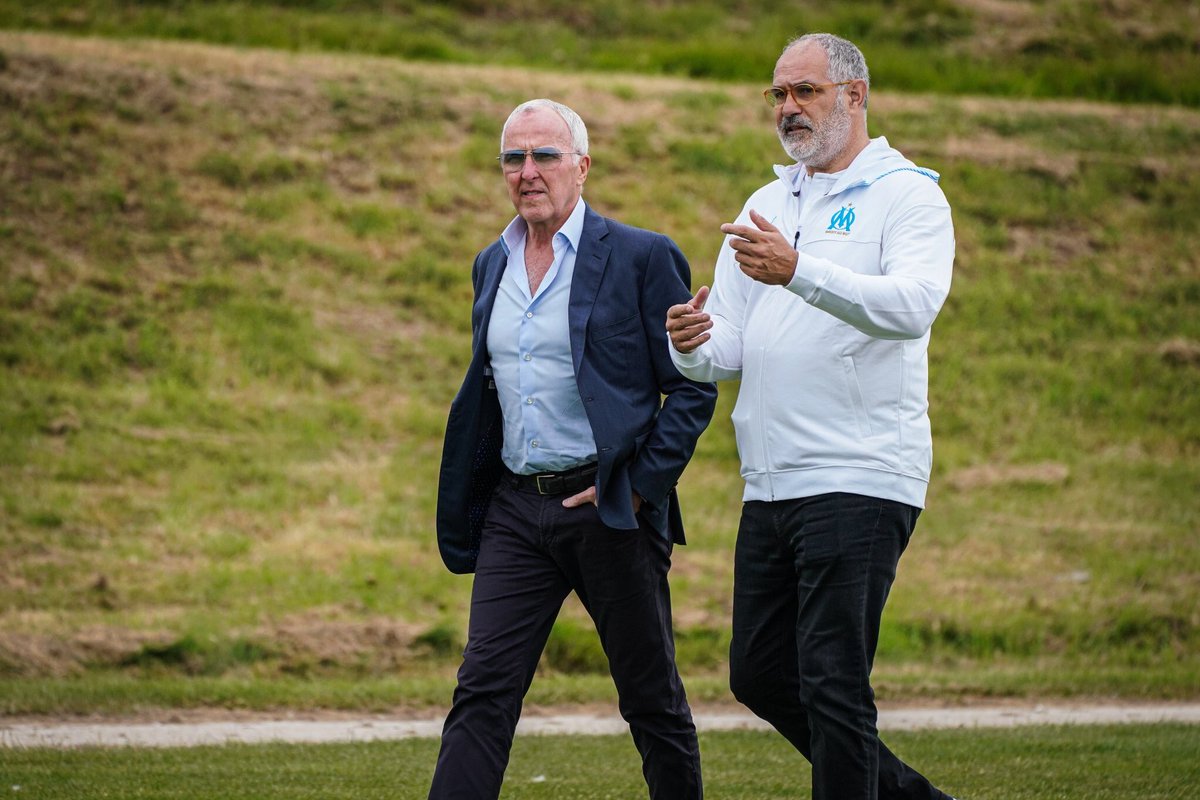 BasileBowie's tweet photo. « I am very confident for next season, Franck. I’ve got a lot of agreements with our targets. Do you know Paul the Donkey, from Montpellier ? » #OM https://t.co/ESiPnXELZ5
