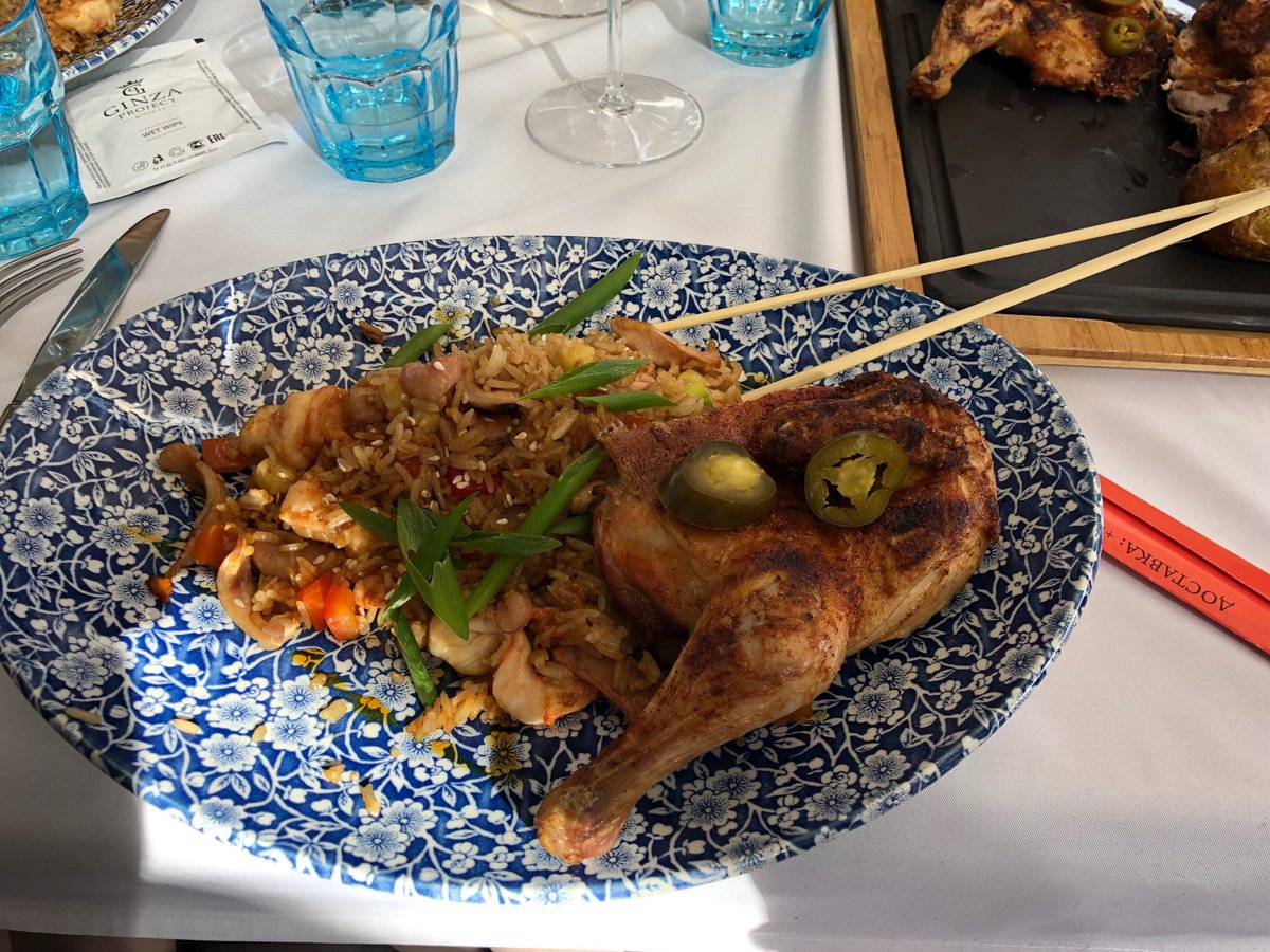 KaySoyemiEsq's tweet photo. #RoofTopLunch #StPetersburg 😋 https://t.co/4NRy5TSIcU