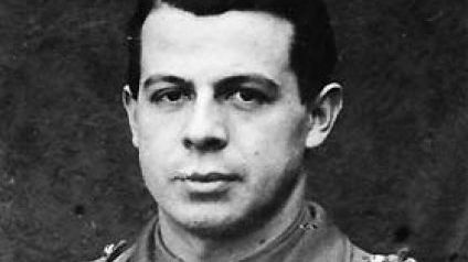 Prefet14's tweet photo. La compagnie a pris le nom de #Scamaroni en hommage à Fred Scamaroni , chef de cabinet du préfet du #Calvados en 1939 qui rejoignit de Gaulle à Londres en 1940. Capturé durant une mission en 1943, il fut lourdement torturé et préféra se suicider pour ne pas parler.
#DDay75 #Caen https://t.co/NQ5hon0DNu
