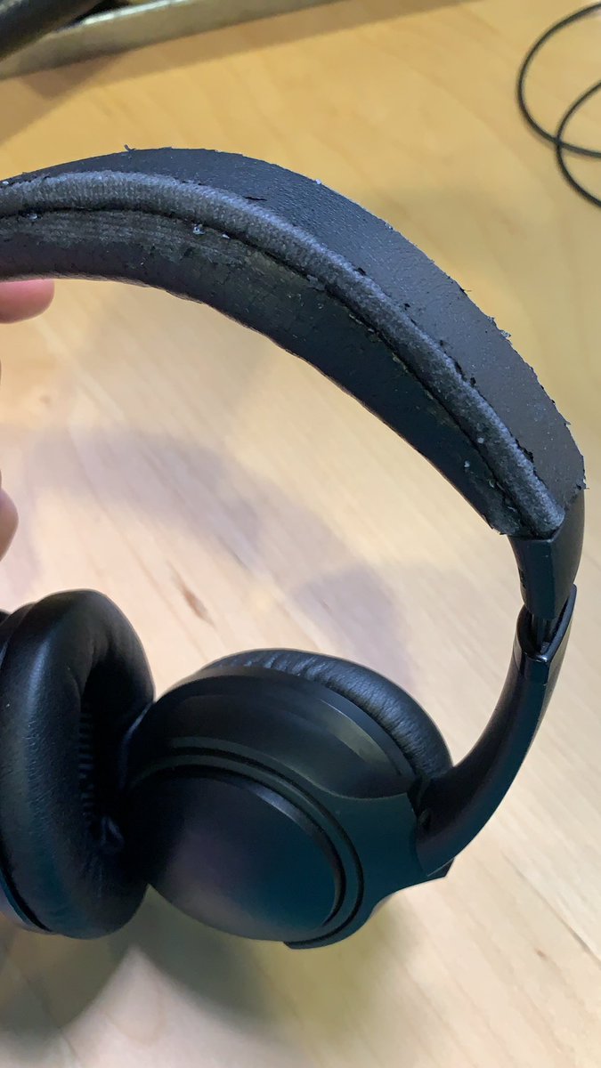 knightstand's tweet photo. @BoseService my pair SoundLinks are virtually unwearable because of the constant flaking from the band - any idea how to remedy? They still sound amazing but it looks like I have black dandruff after each wear https://t.co/1flJg31xnQ