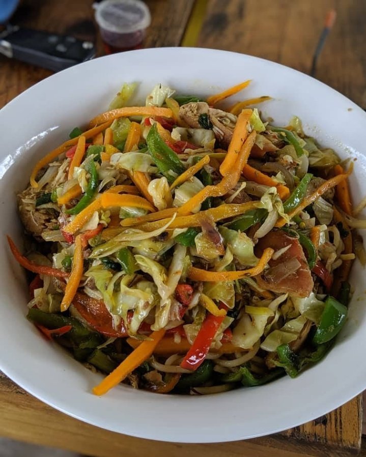 PancakeHubNG's tweet photo. In the mist of plenty 🥕🥦🥓🥩🍗🍝🍴🍽️
As seen on the sides on the menu (Shredded Chicken Pasta Meal)
#brunch #brunchoptions #pasta #chickenpasta #mixedveggies #pancakehub #sides #specials #yummy #tasty😋 https://t.co/tpyAyvSybZ