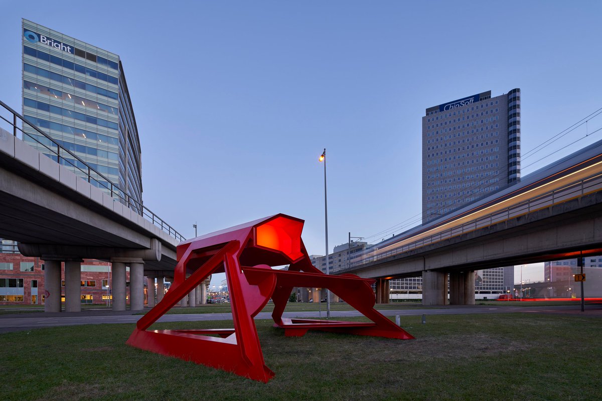 Midden in de dynamiek van Sloterdijk staat een installatie van Frank Havermans, als plek voor observatie en overpeinzing van de stedelijke ontwikkeling: architectenweb.nl/n46278