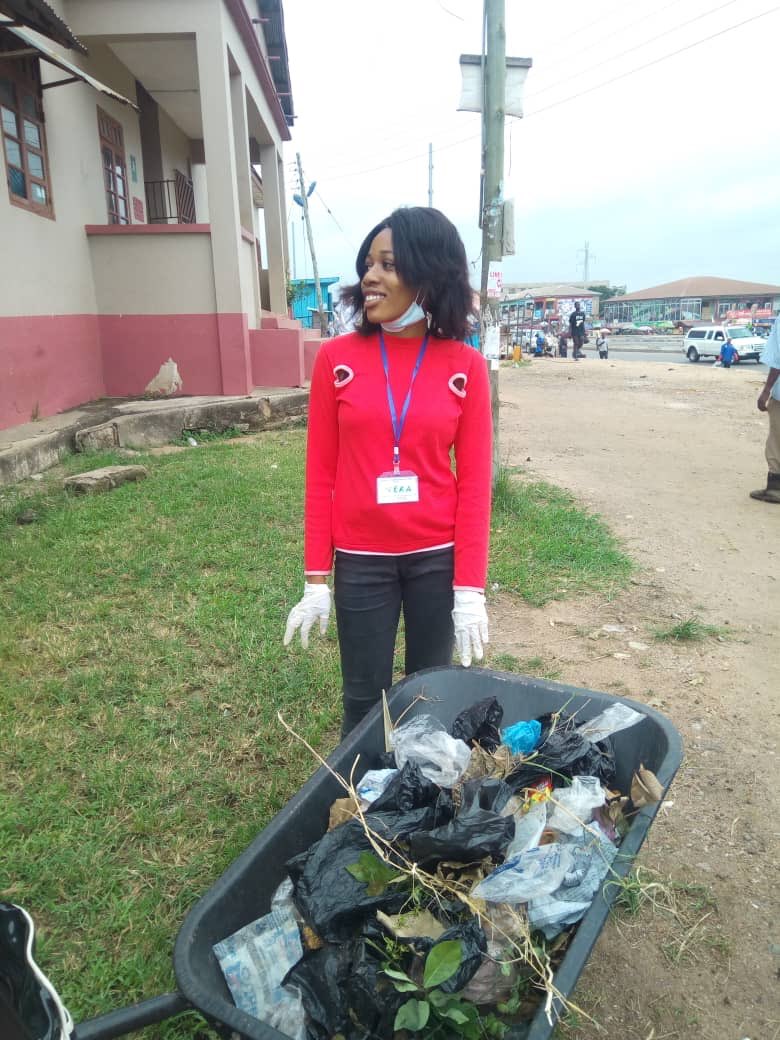 Youthariseorg's tweet photo. Comm-Serv 19-Day 1
Team Excellence🔱
They joined a contracted cleaning agency to clean up a market and a bus station in Suame and Ejisuman
As advocates for SDG 6, they believe the youths through volunteering is the key to attaining Clean Water and Sanitation
#LDTP #YAO #CommServ https://t.co/dwkhFIectE