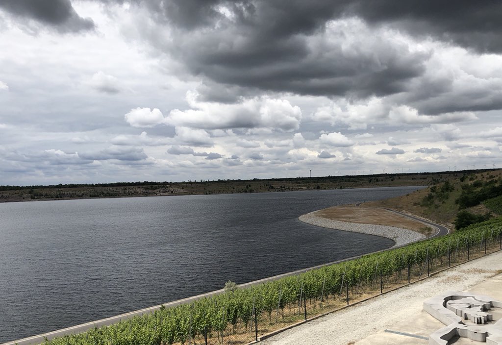 Va_Fischer's tweet photo. Amazing transformation. Until 1999 this was the large open-pit coal mine #Meuro in the German state of Brandenburg, #Lausitz. Now it’s been turned into lake Grossräschen, with wine plants decorating the promenade. More than 50 other lakes are still to come. @dw_environment https://t.co/y3P03CKRO3
