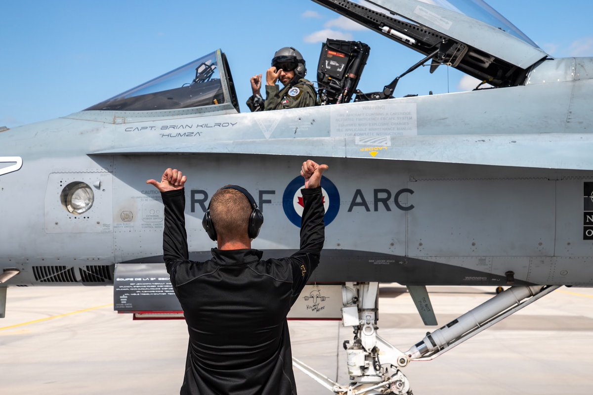 It’s #techtuesday! Who knows what this hand signal is called? 🤔 
📷 Krystal Wilson
#technician #handsignal #aircraftmaintenance #aircrafttechnician #tothestars #westcrew #cf18demo