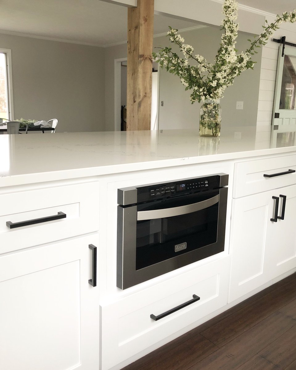 ZLINEKitchen's tweet photo. It's #DesignTrendTuesday! ๐
This week's trend: Clutter-free countertops
How does one achieve this? With built-in kitchen appliances! The ZLINE Microwave Drawer allows you to free up countertops and gives your kitchen modern upgrade! @carpenterfarmhouse https://t.co/megPtUe5Rh
