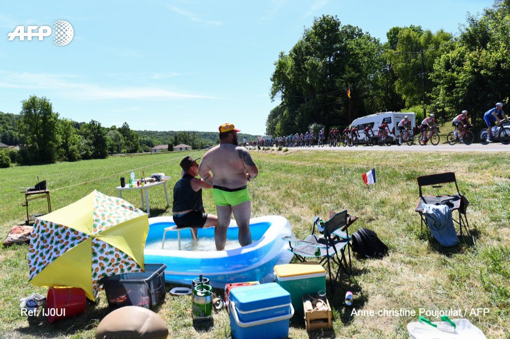 KaLebhour's tweet photo. Le Tour de France in one picture. https://t.co/bBHnzP2hmk