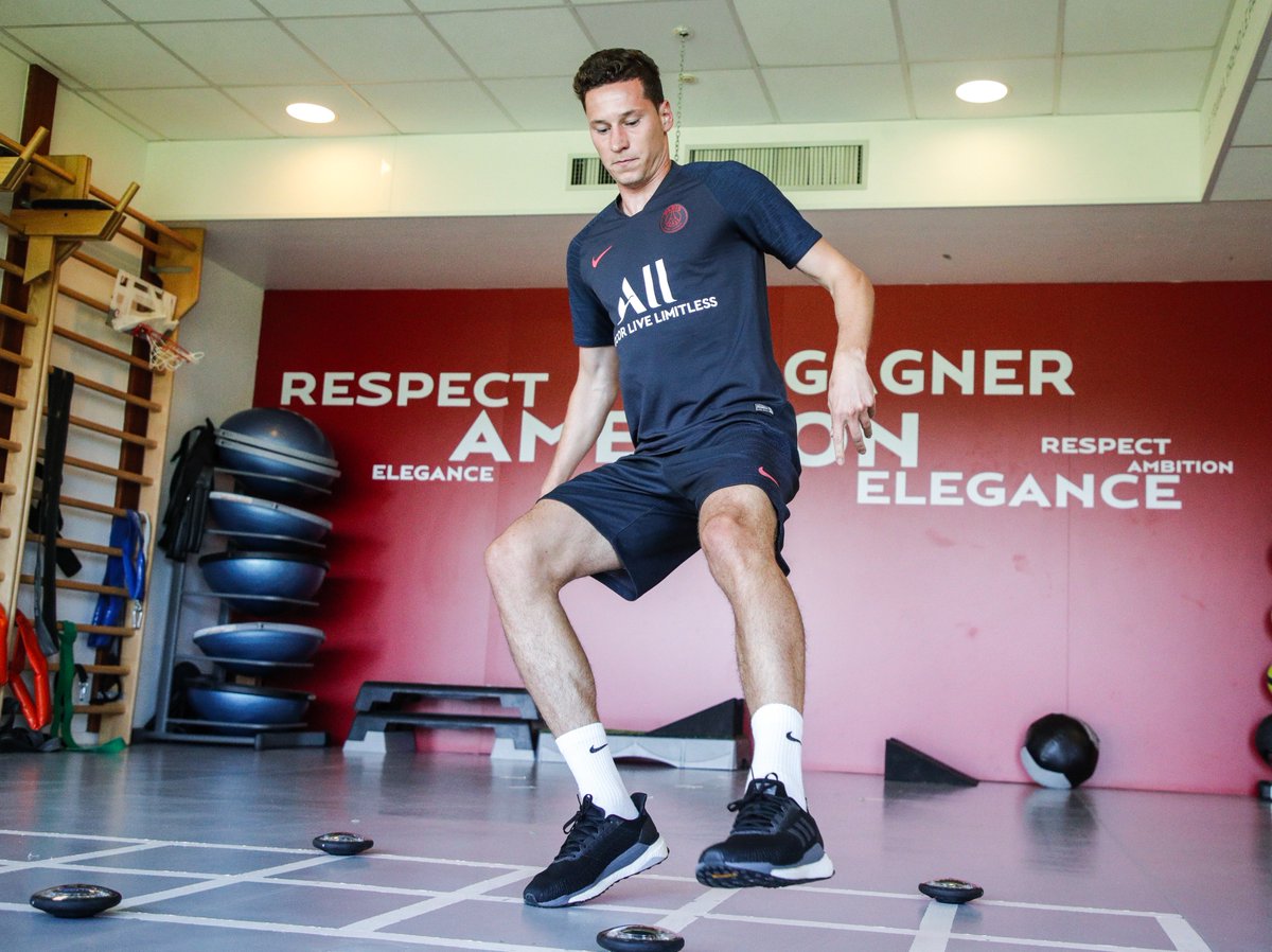 PSG_inside's tweet image. 🔙🏋️‍♂️☀️

C&apos;est reparti ! 💪

🔴🔵 #ICICESTPARIS