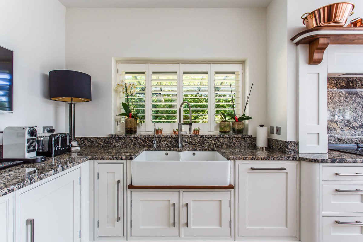 ColliersUK's tweet photo. How about this latest Edwin Loxley bespoke design &amp; installation by the team at #Colliers for a #TantalizingTuesday post! #BespokeKitchens #EdwinLoxley #Worthing #SussexKitchens #VilleroyandBoch #Blanco #Graniteworksurfaces #JasmineWhite @quookeruk @LiebherrHomeUK @duluxuk https://t.co/I68KZarGko