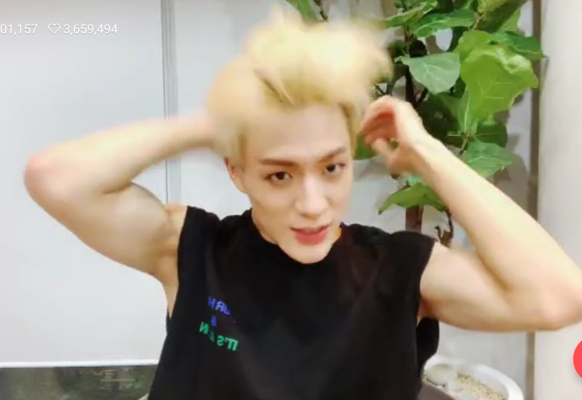 𝘗𝘢𝘦𝘤𝘩𝘹𝘻 🍊◞♡ tweet media