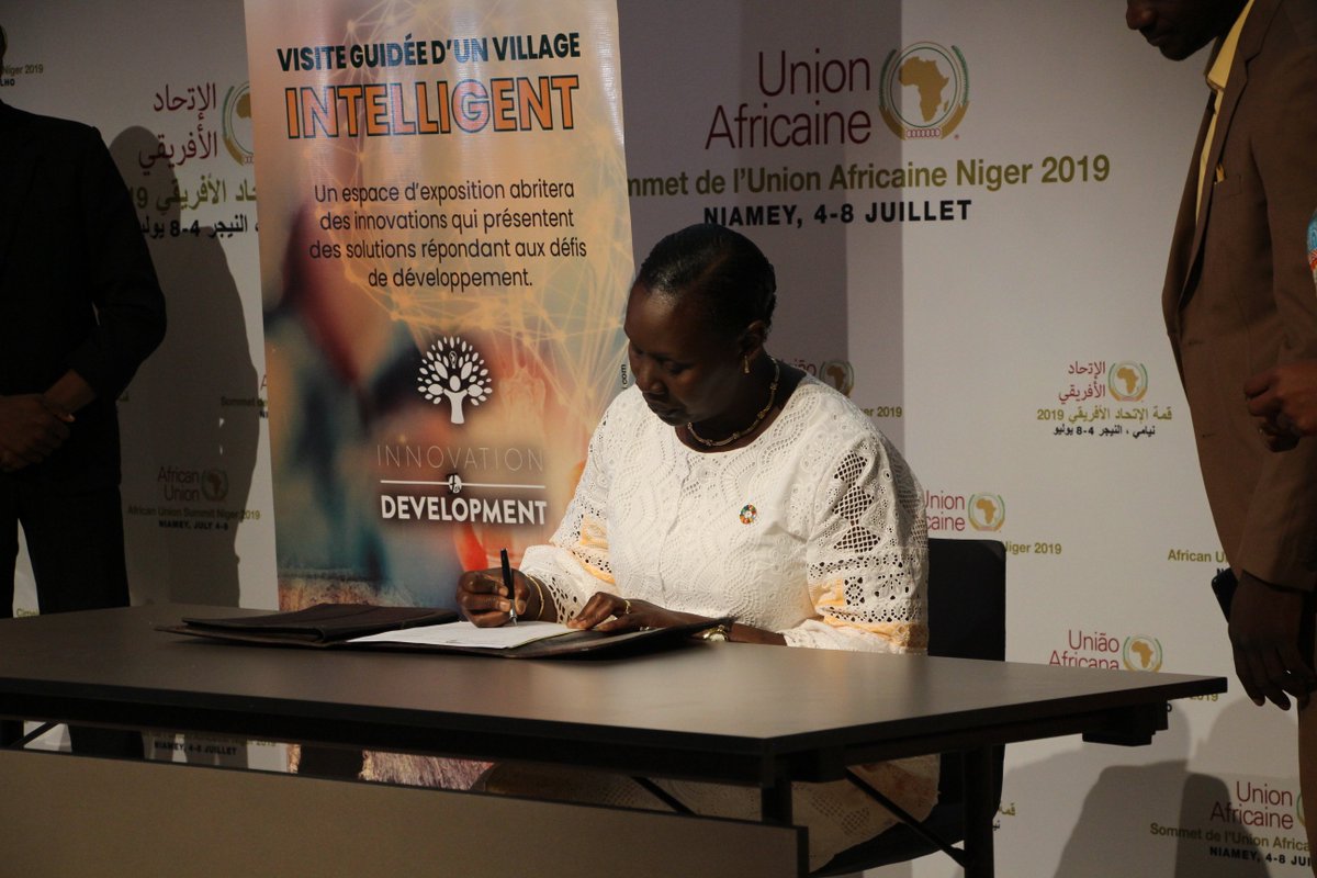 PnudNiger's tweet photo. A l'occasion du lancement du « Innovation 4 DEV) », @PnudNiger @Unicefniger @omsniger @FAONiger et d'autres institutions ont signé une "Letter of Intent for Collaboration on Smart Villages Project and rural digital development in Niger" @UNDPtech @ahunnaeziakonwa @DianaOfwona https://t.co/tE3i39Pvqj