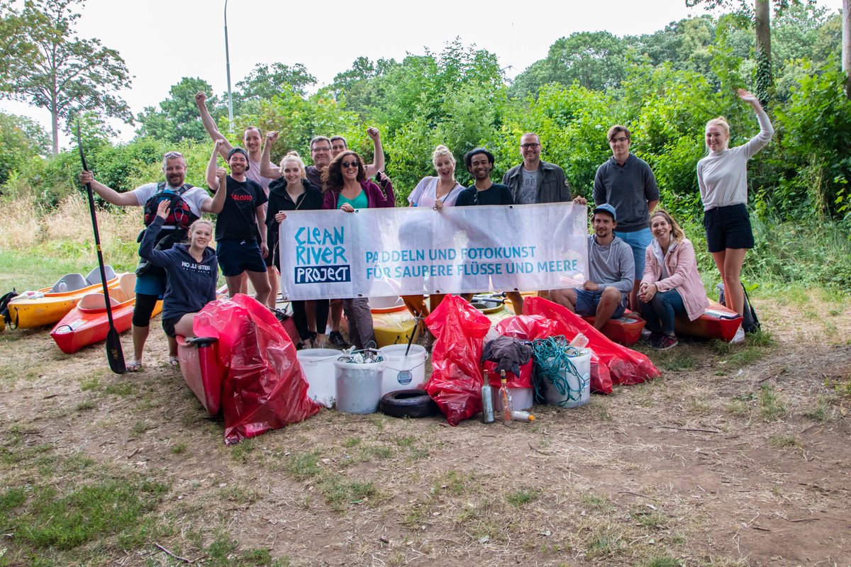 INNOFACT_AG's tweet photo. Angeregt vom #cleanriverproject waren am Samstag einige Kollegen der #Innofact_ag auf der Niers paddeln und haben nebenbei noch Müll gesammelt. Das war eine tolle Aktion, die #Umwelt dankt es Euch. https://t.co/rKoR1eY6ae