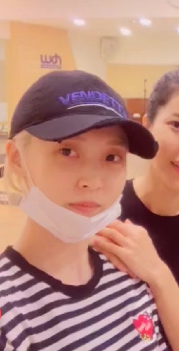 [#문별] 벤데타 볼캡 (VC002) (42,000₩)
[m.store.musinsa.com/app/product/de…]
​믹스엑스믹스 스트라이프 티셔츠 (P000CTYP) (22,000₩-품절)
[m.mixxmix.com/product/detail…]