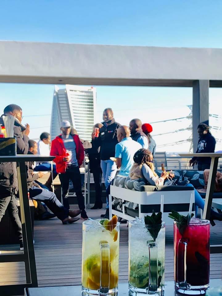 bluewavebar's tweet photo. Team buildings with a difference. Call / whatsapp 0659322992 or email info@bluewavemobilebar.co.za for enquiries. Party in style this 2019 . Diff cocktail bar, beer and gin bar packages available as well #FreshOn405 https://t.co/kLHt1cnUMu