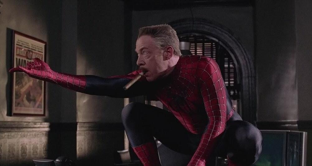 Паук джой. Джона джеймсон человек паук. Человек паук 2002 питер паркер. Дж к симмонс человек паук. Джей джона джеймсон 2002.