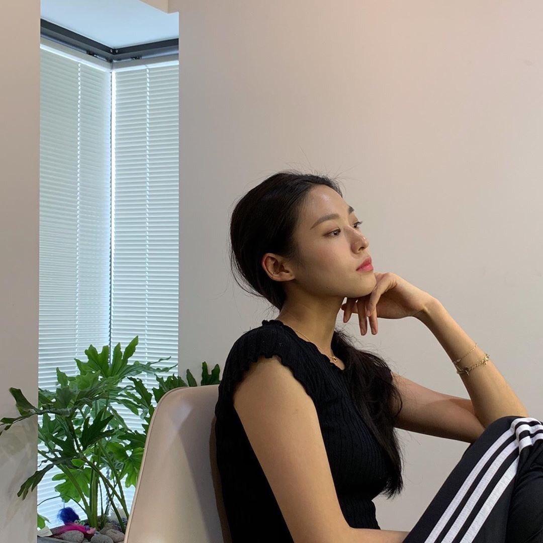 seolhyunpics's tweet photo. she’s not even trying... https://t.co/tQuGAag5T7