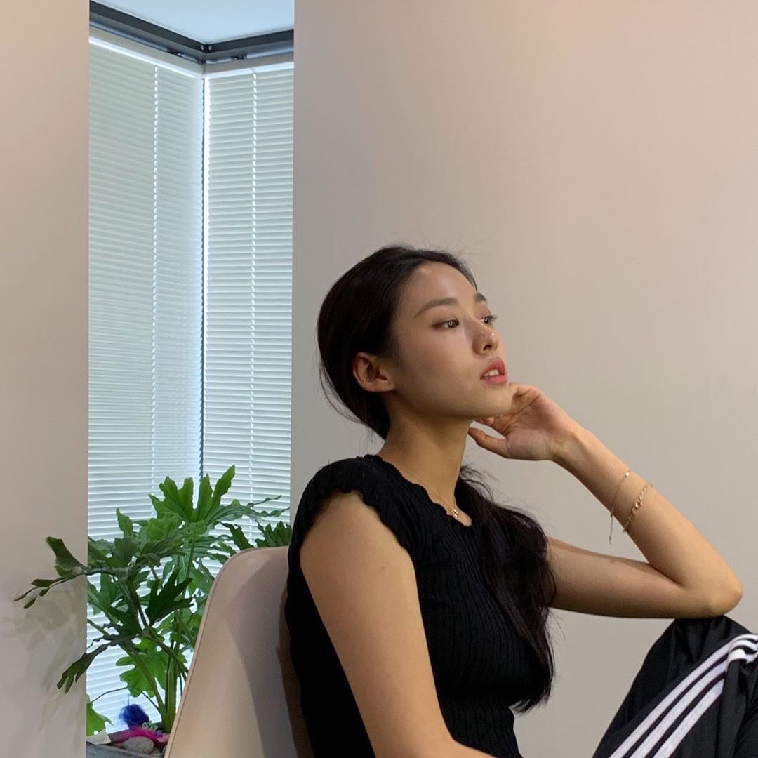 seolhyunpics's tweet photo. she’s not even trying... https://t.co/tQuGAag5T7