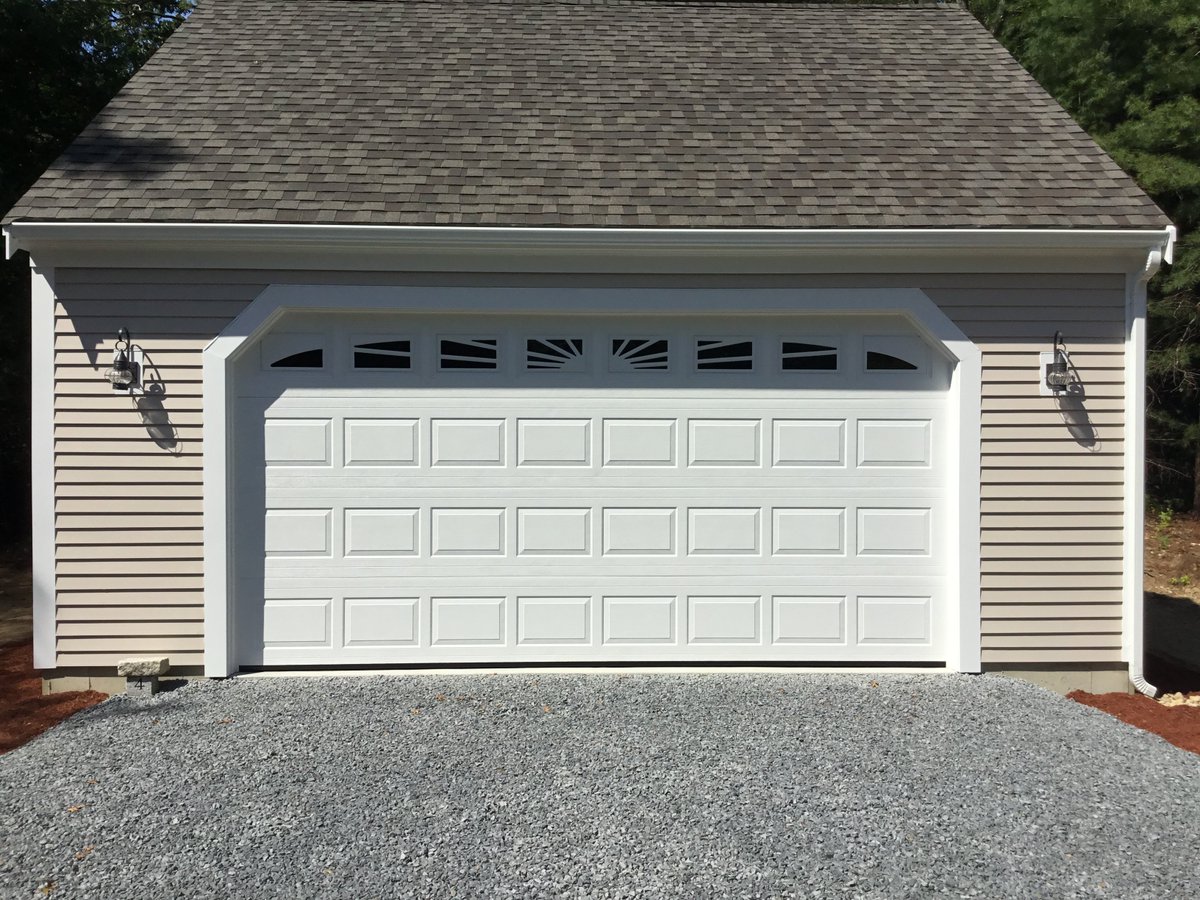 RonDulmaineSons's tweet image. A more traditional look for this new construction project featuring a 16x8 raised panel steel garage door with sunset style windows. #raisedpanel #steel #garagedoor #sunset #windows #Mashpee #CapeCod