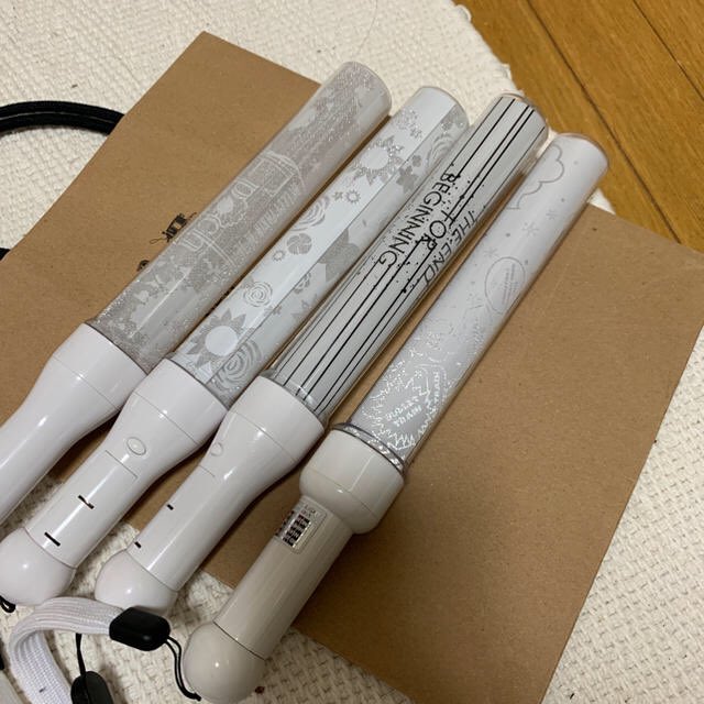 BLACKPI86424068's tweet photo. 第6回超特急プレゼント🎁

ペンライトセット4種
ライト下の紐のセット
以上に項目のセットになります！5名様分です！
写真すべてのもので1セットとさせてもらってます！

当選者5名

応募方法フォロー＆リツイート＋リプ

期限7月14日！ https://t.co/5L4tq1ttAL