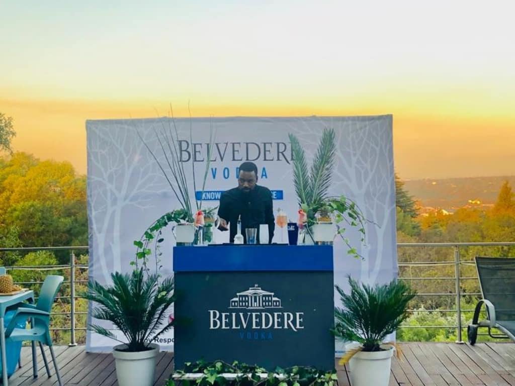 mthimbanology's tweet photo. Traditional weddings, team buildings etc with a difference. Call / whatsapp 0659322992 or email info@bluewavemobilebar.co.za for enquiries. Party in style this 2019 . Diff cocktail bar, beer and gin bar packages available as well #DateMyFamily #ZodwaCancelled https://t.co/d5ZBBm4OUZ