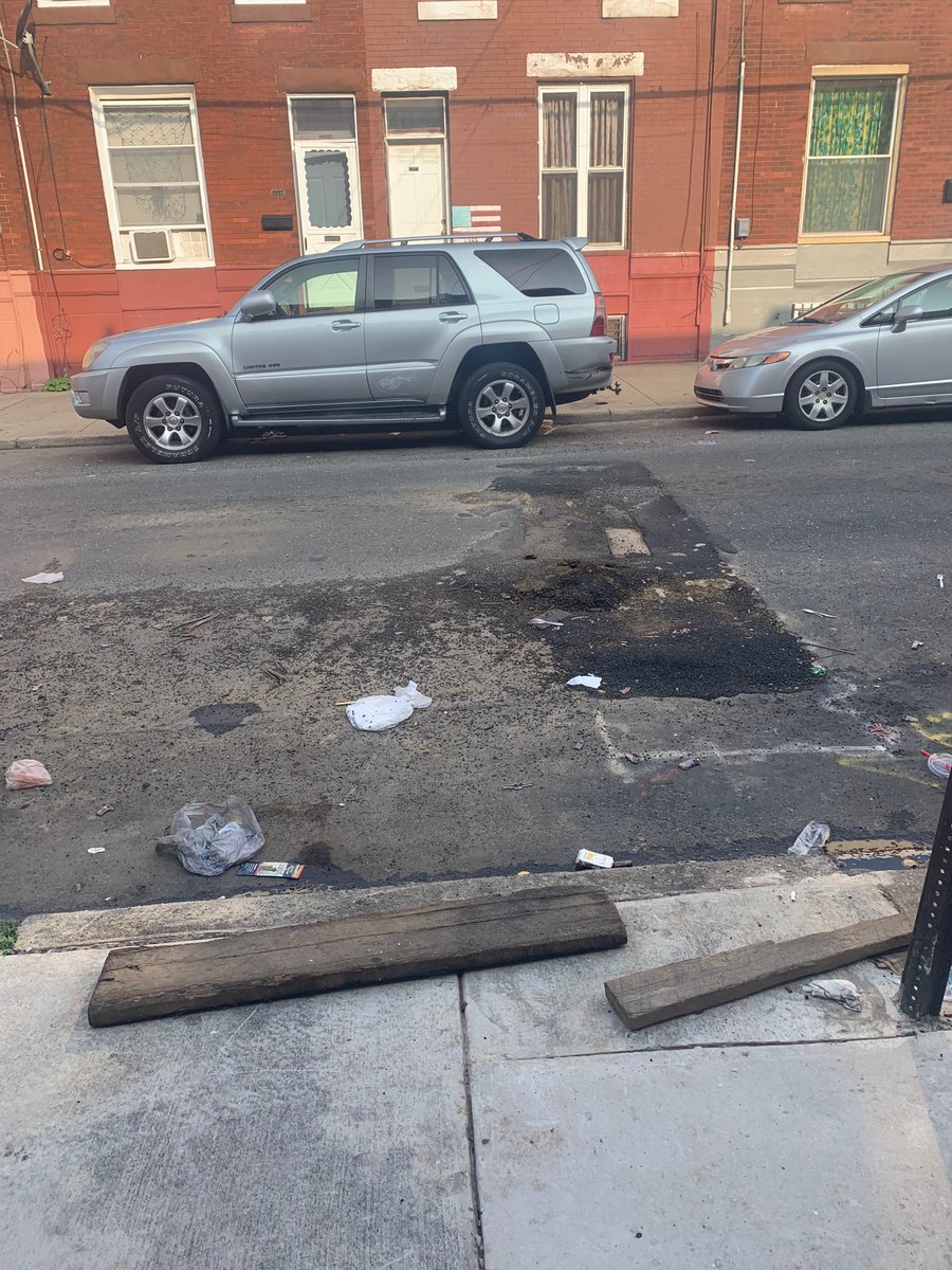 soffpretzy's tweet photo. @PhilaStreets hey can you finish filling this hole on 8th at Ritner? Cars keep bottoming out and this just doesn’t cut it. Maybe send a different crew this time? Thanks in advance. https://t.co/p72eJS9hEH