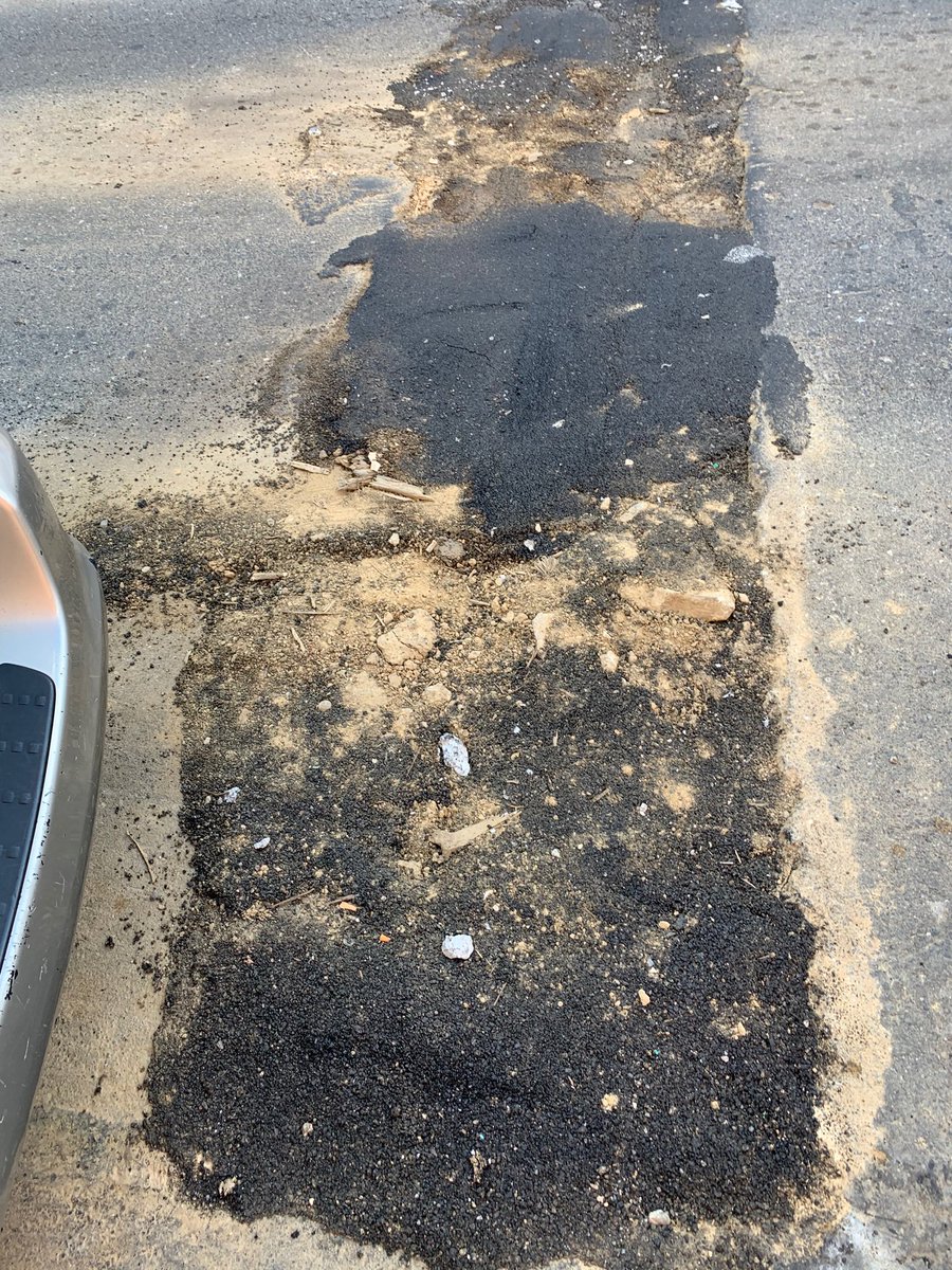 soffpretzy's tweet photo. @PhilaStreets hey can you finish filling this hole on 8th at Ritner? Cars keep bottoming out and this just doesn’t cut it. Maybe send a different crew this time? Thanks in advance. https://t.co/p72eJS9hEH