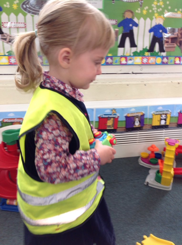 TH_Nursery1's tweet photo. Busy learning with the @THGoldcrests this afternoon. #THLearnN https://t.co/azS9wUX8tY