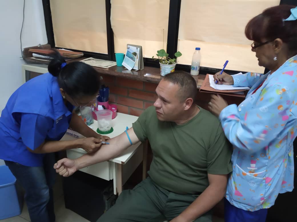 GCNucleoSucre's tweet photo. Ahora en nuestras instalaciones del @GCNucleoSucre @Asobiesregiono1 y la enfermera  de servicios médicos realizan Jornada de salud sobre Antígeno Prostático a través de la Lcda.Magalis Muñoz, enfermera de Fundasalud en beneficio de los  Trabajadores y familiares de la @unefa_ve https://t.co/oNhUm8mdoq