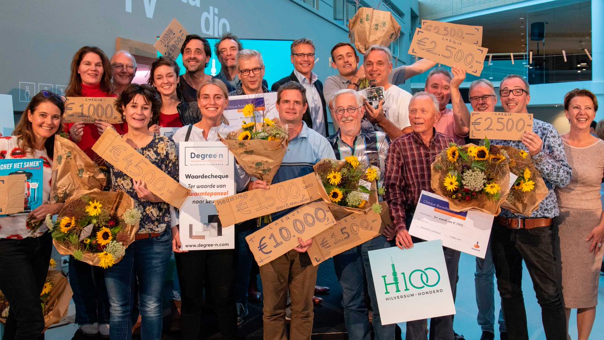 bfhsum's tweet image. Gezocht: Duurzame doeners! Als jij ook aan de slag wilt met een duurzaam #Hilversum, dan is de #Hilversum100 is op zoek naar jou. Want goed voorbeeld, doet goed volgen. Maak kans op €30.000 + adviesuren. Inzenden kan t/m zaterdag 28 sept. hilversum100.nl/challenge/ @pieterbroertjes