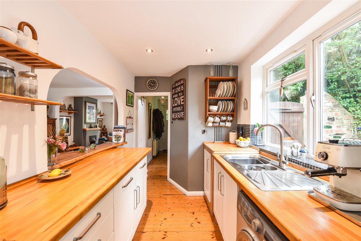 #ForSale - BEAUTIFULLY presented character 2 BEDROOM semi detached house with #RURAL #VIEWS close to the amenities in #YAPTON #VILLAGE. #property #featuredproperty #potw simswilliams.co.uk/property/resid…