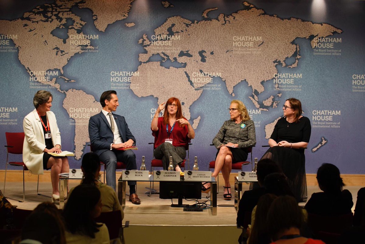 Digital #technology is fundamentally changing the way we work &amp; live, bringing tremendous opportunities to support the public good, but also risks &amp; new challenges. #HotTopic <a href="/CH_EconFin/">Chatham House GEF</a> panel on women driving digital revolution is beginning now #CHShapingTheFuture #womenintech