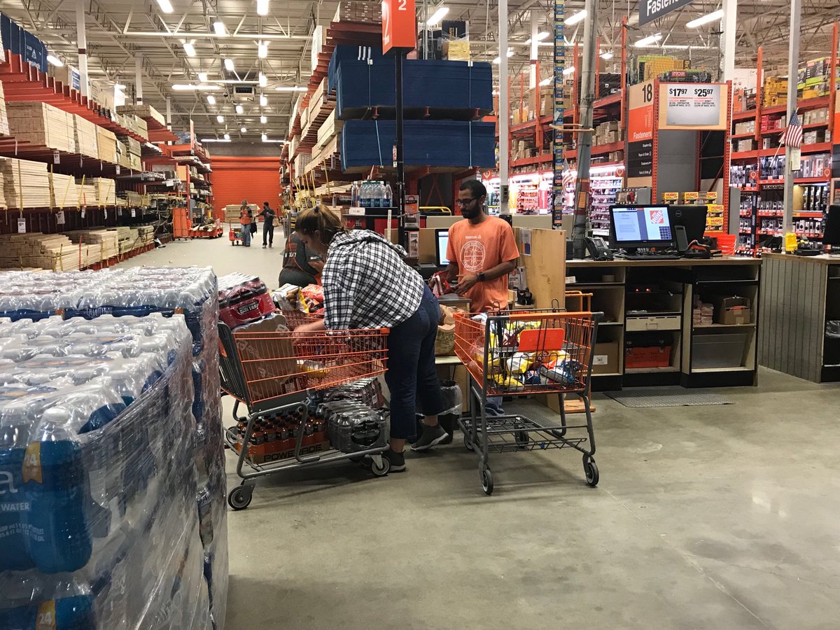 The NIGHT ⁦of the Merrimack Valley Gas disaster⁩, this is what ⁦<a href="/HomeDepot/">The Home Depot</a>⁩ in #Methuen was doing: sending thousands of waters &amp; snacks - anything they could - to our shelters. I hate Trump. But these ppl had our backs. This liberal Dem will NOT #HomeDepotBoycott