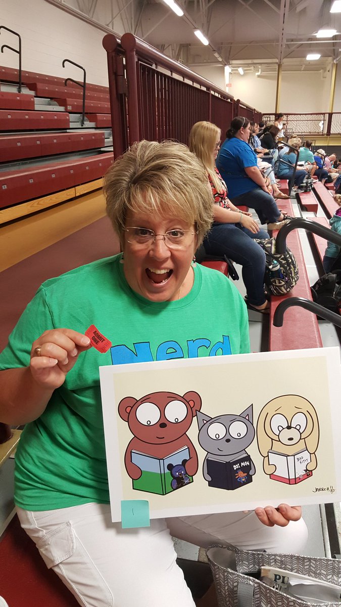 Lori26565925's tweet image. Look what I won!!!!!! 😁😁😁
@Jarrett_Lerner .......I need to meet you so I can get a picture WITH YOU! 
#ImSOlucky
#nerdcampmi2019
