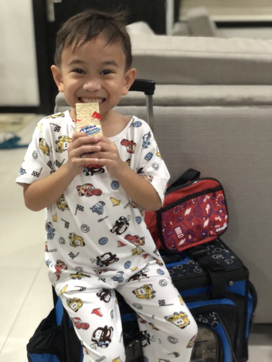 vaniaedralin's tweet photo. Prepping Nico’s baon for school then found someone sneaking in a bedtime snack!😆 I super love that there are many flavor options PLUS that it’s in JUNIOR SIZE so it’s the perfect portion for kids!🥰 #MagicMoments #BackToSchoolMAGIC Swipe to see who else wanted a bite (HAHA😜) https://t.co/nJ9qhrC1Xa