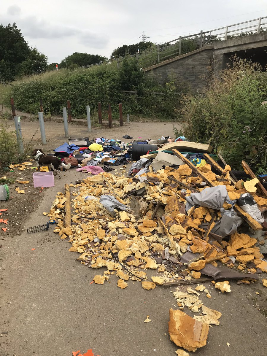 So disappointed that <a href="/StevenageBC/">Stevenage Council</a> have chosen to ignore my emails reporting this fly tipping offence on a popular dog walking / horse riding route. Please clean this up - what is the point if this nearby sign if reports are just ignored? <a href="/Hertford_Local/">Hertfordshire Local</a> <a href="/HertsMercury/">Herts Live</a> <a href="/EastHerts/">East Herts Council</a>