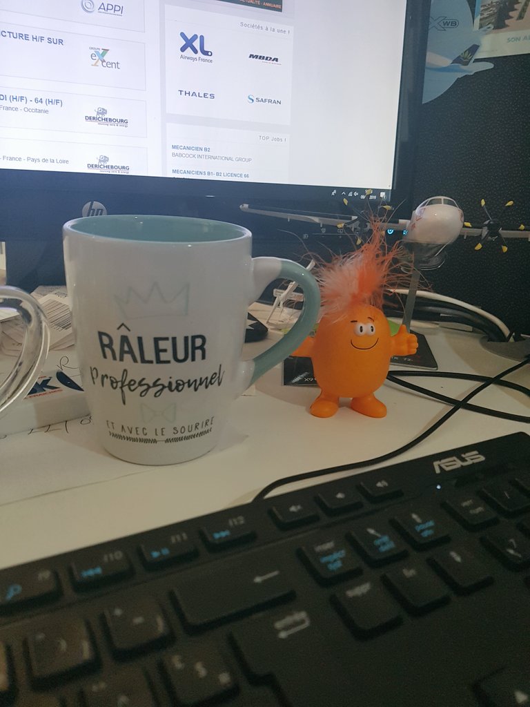 SFouilheACT's tweet photo. Je crois que ma collègue me connait bien... merci @JulieTurcat pour le mug personnalisé 😂 😊 (oui oui le petit bonhomme orange cest aussi d'elle...) https://t.co/ApkldII9f5