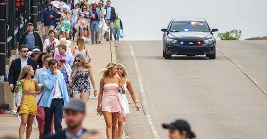 LMPD's tweet photo. Come back next year and enjoy the week as fans! #LMPD #KYDOCJT #DerbyTime #SOOOOOOManyPeople #TrafficProbs 

https://t.co/6NPBG9UuSh https://t.co/CrJnnQNNbi