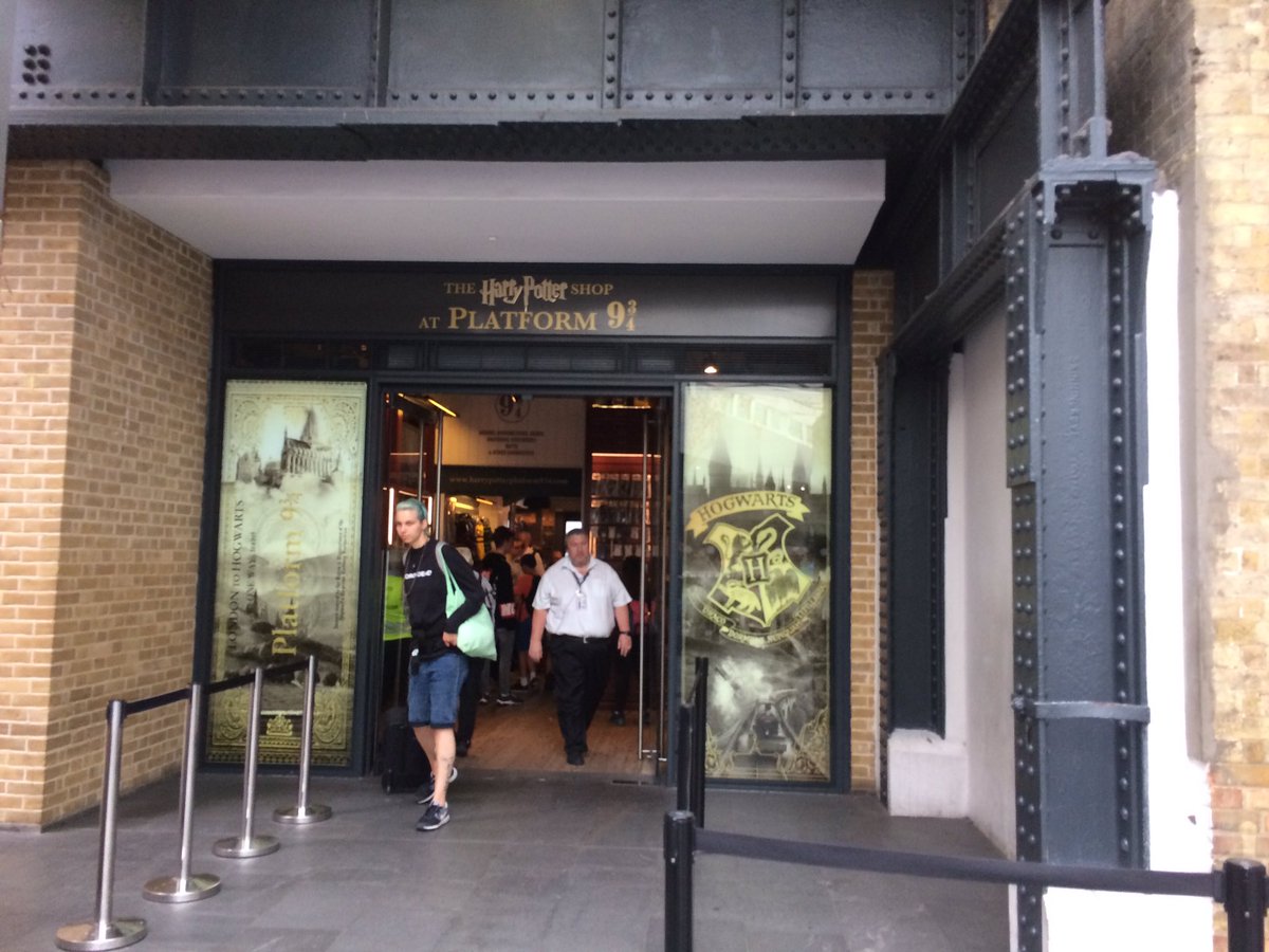 LoisFarquharson's tweet photo. Missed train 2 Corby! When life gives u lemons 🍋- #platform93/4 #HarryPotter (will get next one!) https://t.co/YJbBQM1B76