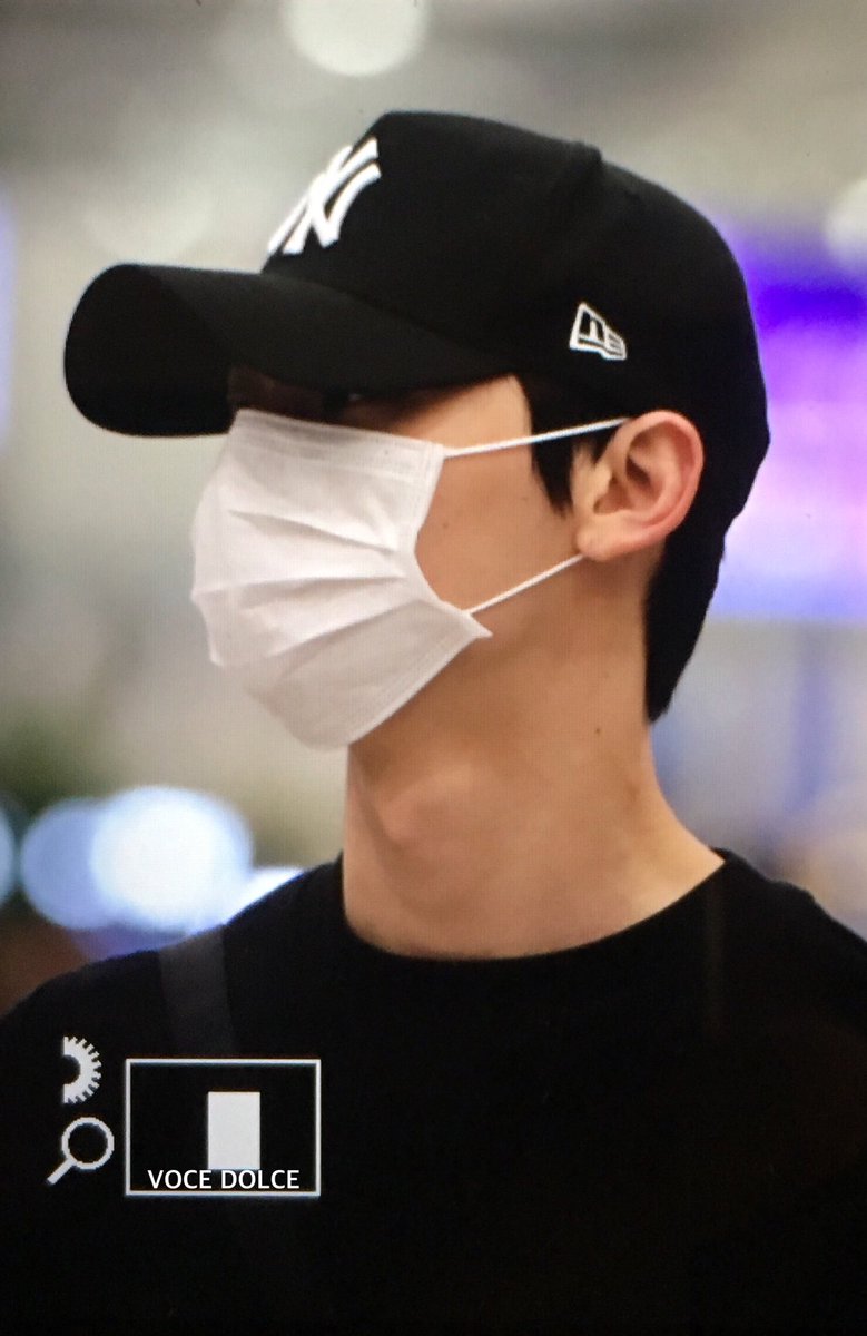 VoceDolce89's tweet photo. 190709 인천 도착

#황민현 #hwangminhyun #뉴이스트 #NUEST https://t.co/AFzTD6zekw