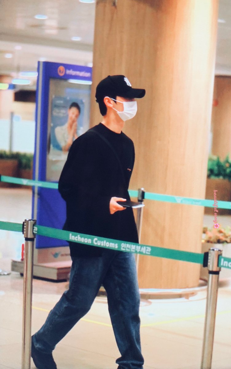 190709 #황민현 #민현 #뉴이스트
드디어 한국 ㅠ 이번 스케줄 진찌 수고많았어 민현아 ㅠㅠㅠㅠㅠㅠㅠ ❤️❤️❤️