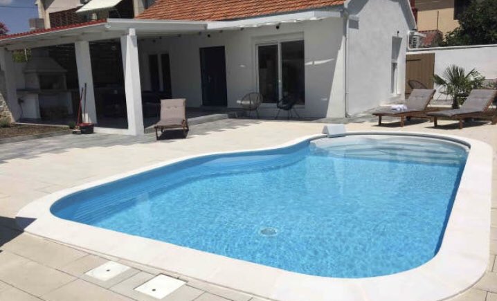 Sugen på att semestra i Kroatien? Min vän Kristijan hyr ut en totalrenoverad villa med nybyggd pool.
Kan rekommendera detta topputrustade boende som ligger på ön Murter, ca en timmes transfer från flygplatsen i Split eller Zadar. abnb.me/R4AWfvmb6X #Croatia #Vacationrental