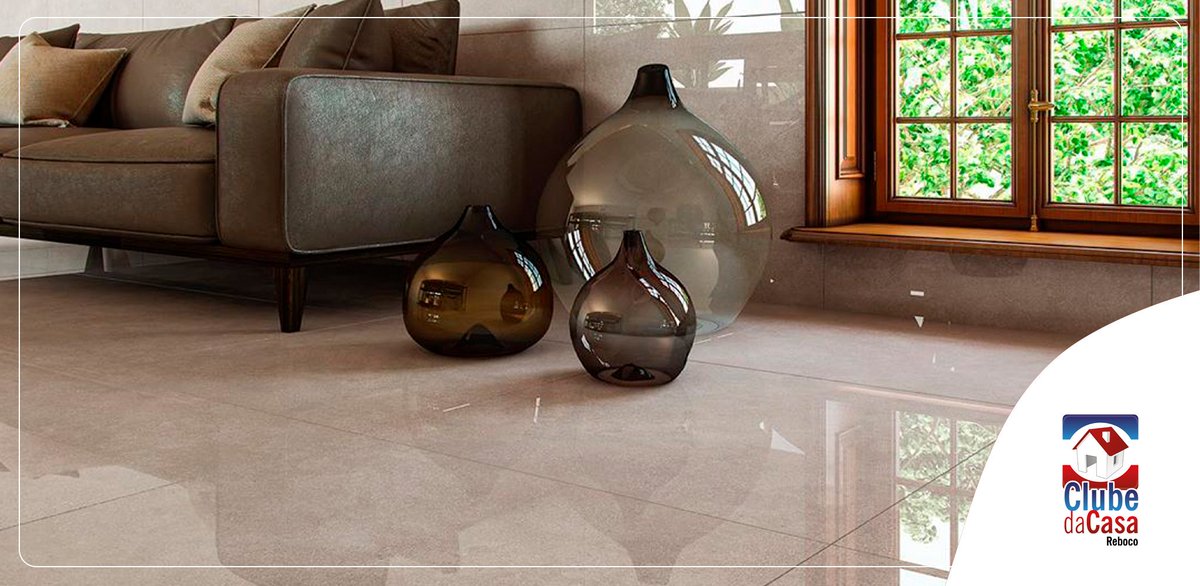 cdc_reboco's tweet photo. Além de serem aplicados nos pisos, os porcelanatos também são uma ótima opção para revestir paredes. Nesta sala, o produto da #Embramaco escolhido foi o porcelanato polido Harmony Gray Lux, de tonalidade neutra e estética atemporal. 😍
#ClubeDaCasaReboco #TercaDetremuraSDV https://t.co/4Uyy5xbmrs