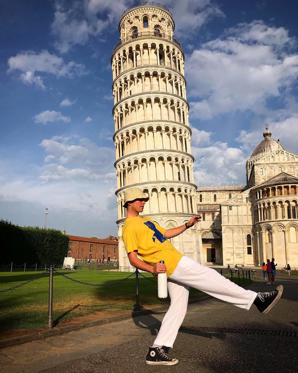 uttanutta's tweet image. Nutty George by a nutty leaning tower with some nutty peanut butter #italy #leaningtowerofpisa #pisa #tourist #travel #travelfood #peanutbutter #familybusiness #foodporn #foodphotography #italianfoodlover #healthyfood #healthybreakfast #vegan #veganfood #veganblogger #travelguide